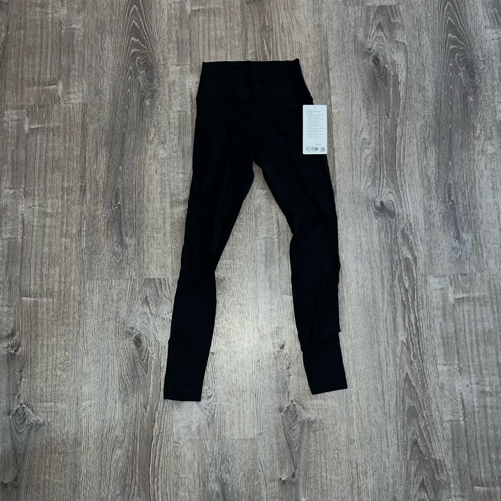 Never worn NWT Lululemon Wunder Under Leggings